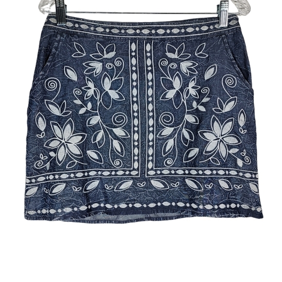 CHLOE & KATIE EMBROIDERED MINI SKIRT - Picture 2 of 8